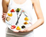 不少研究指，间歇性断食有助于减去腹部脂肪，可防治心脏病、糖尿病、某些癌症，还能防止早亡。(TijanaM/Shutterstock)