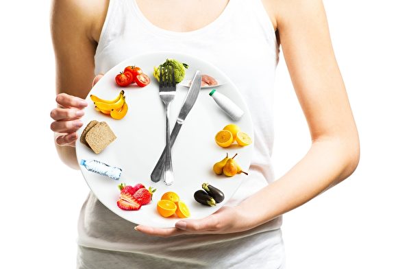 间歇性断食不仅能减肥，还有助于减腹部脂肪，改善心脏病、糖尿病。(Shutterstock)