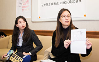 台大教授張正琪（右）2日表示，她是校園政治鬥爭的受害者，是代罪羔羊。（陳柏州／大紀元）