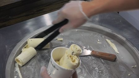冰淇淋的制作过程。