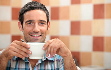 每日攝入咖啡因500～600毫克以上，可能會使神經系統失調。(Shutterstock)