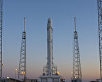 SpaceX無人飛船頂部現神祕設備