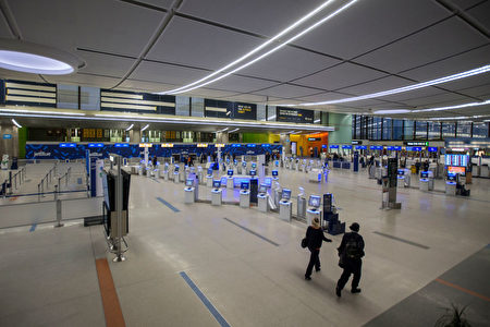 BOSTON, MA - MARCH 14: Terminal C at Logan International Airport is nearly empty as winter storm conditions begin to enter the area during Winter Storm Stella on March 14, 2017 in Boston, Massachussets. (Scott Eisen/Getty Images)