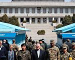 美國務卿蒂勒森訪問中國之際，美國政府擬雙管齊下，制裁與朝鮮有染的中國公司。圖為蒂萊斯3月17日訪問韓國期間。 (LEE JIN-MAN/AFP/Getty Images)