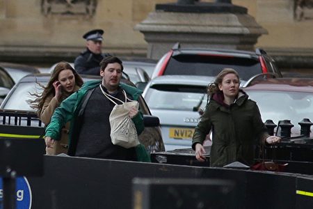 People leave after being evacuated from the Houses of Parliament in central London on March 22, 2017 during an emergency incident. Britain's Houses of Parliament were in lockdown on Wednesday after staff said they heard shots fired, triggering a security alert. / AFP PHOTO / DANIEL LEAL-OLIVAS (Photo credit should read DANIEL LEAL-OLIVAS/AFP/Getty Images)