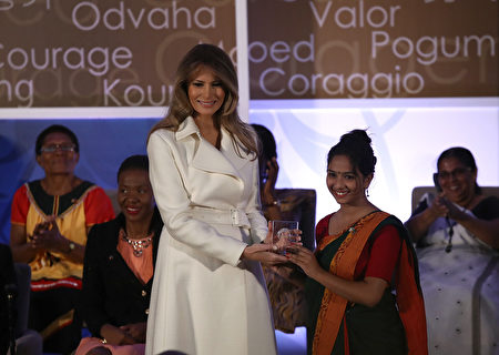 美國第一夫人梅拉妮亞週三（29日）上午出席在國務院舉行的「國際婦女勇氣獎」，為12位傑出女性頒獎。(Photo by Win McNamee/Getty Images)