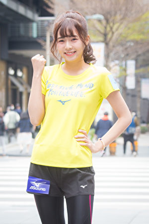 艺人简廷芮3月2日在台北出席路跑活动。（陈柏州／大纪元）