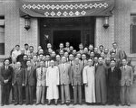 中央研究院第一屆院士於民國三十七年（1948年）由中華民國中央研究院選舉產生，謝家榮在5排左1。（公有領域）