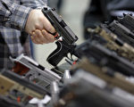澳洲政府从7月1日开始实行为期三个月的赦免令，持枪者将被要求交出其非法持有的枪支，而不用担心被起诉。( DOMINICK REUTER/AFP/Getty Images)