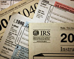 2017報稅季，除多種變化之外，專家提醒民眾要誠實報稅。(Scott Olson/Getty Images)