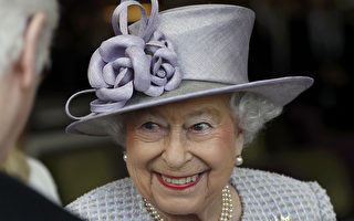 为什么英国女王一年过两次生日？
