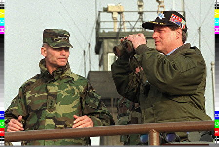 1997年3月29日，时任美国副总统高尔到访板门店。（AFP PHOTO / POOL ）