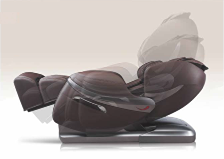 躺在Kawaii HG1710裡，享受零重力3D按摩。（Kawaii灣區按摩椅專賣店提供）