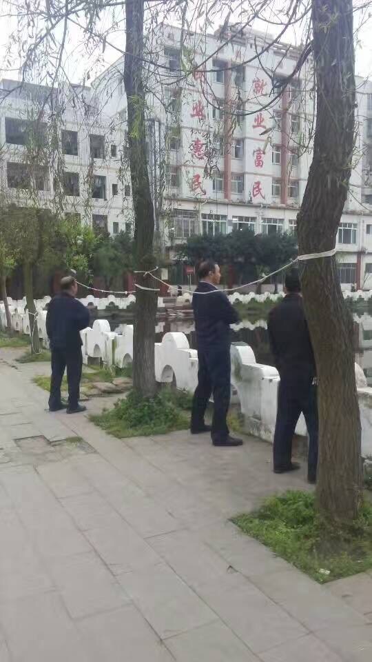 趙鑫事發現場,血跡與遺體分別處於不同的地方。(受訪者提供)