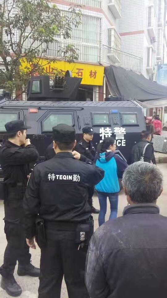 劉永貴4月3日到太伏鎮拍到的滿街警察。(受訪者提供)
