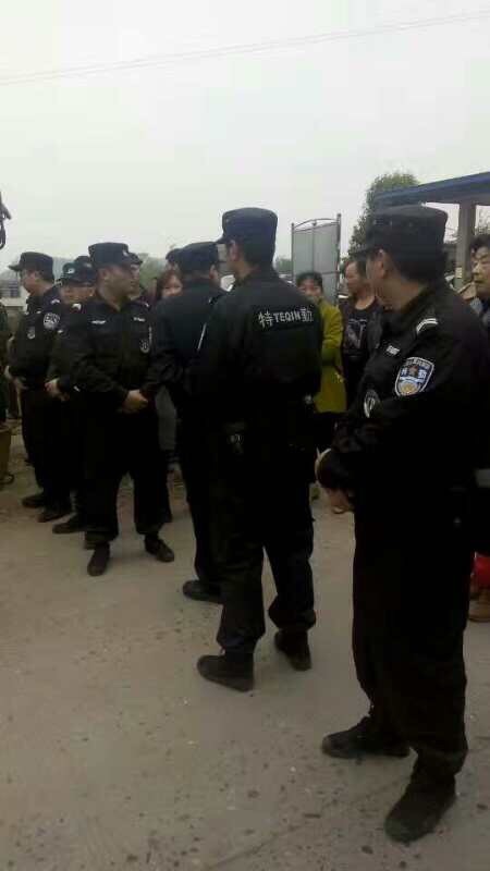 劉永貴4月3日到太伏鎮拍到的滿街警察。(受訪者提供)