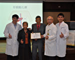 台南市立醫院血液腫瘤科醫師李楊成（左）表示，肝動脈化療是可被期待的，不僅有效控制腫瘤生長反應，還能降低全身抗癌藥物的副作用發生。（台南市立醫院提供）
