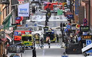 瑞典货车撞人群4死15伤 警假定为恐攻