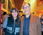 4月8日晚，哥伦比亚国立大学生物学教授Consuelo Purpano和她的先生、生物学家Miguel Rodriguez一同观看了神韵巡回艺术团在哥伦比亚波哥大的圣多明哥大剧院的演出。（林南宇／大纪元）