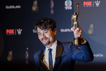 在4月9日举行的第36届香港金像奖颁奖典礼上，林家栋凭借《树大招风》夺得最佳男主角。(ANTHONY WALLACE/AFP/Getty Images)