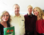 4月9日下午財務公司老闆Hugh Saddington和夫人及家人一起觀看了美國神韻國際藝術團在南加州柯斯塔梅莎的橙縣藝術中心的第6場演出。（李清怡／大紀元）