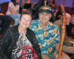 退役海軍Eugene Diaz和太太Sherrie Nagel-Diaz於4月11日晚觀看了神韻國際藝術團在南加州聖路易斯-奧比斯保表演藝術中心的演出。（李旭生／大紀元）