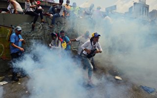 委內瑞拉反總統抗議 2人頭部遭槍擊身亡