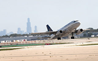 联合航空服务不佳，乘客披露他们的亲身遭遇。图为联航班机从奥黑尔国际机场起飞。 (Scott Olson/Getty Images)