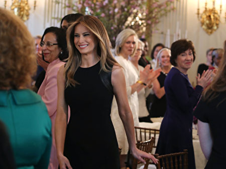 WASHINGTON, DC - MARCH 08: First lady Melania Trump arrives at a luncheon she was hosting to mark International Women's Day in the State Dining Room at the White House March 8, 2017 in Washington, DC. (Photo by Mark Wilson/Getty Images)