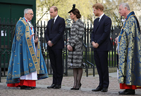 LONDON, ENGLAND - APRIL 05: The Very Reverend Dr John Hall, Dean of Westminster receives Prince William, Duke of Cambridge, Catherine, Duchess of Cambridge and Prince Harry as they arrive for the Service of Hope at Westminster Abbey on April 5,2017 in London, United Kingdom. The multi-faith Service of Hope was held for the four people killed when Khalid Masood committed an act of terror in Westminster on Wednesday March 22. Survivors, bereaved families and members of the emergency services joined The Duke and Duchess of Cambridge, Prince Harry, the Home Secretary, Amber Rudd and London Mayor, Sadiq Khan, in the congregation. (Photo by Dan Kitwood/Getty Images)