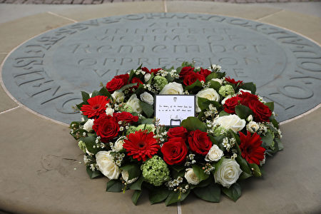 LONDON, ENGLAND - APRIL 05: Wreath and message placed by Prince William, Duke of Cambridge during the Service of Hope at Westminster Abbey on April 5,2017 in London, United Kingdom. The multi-faith Service of Hope was held for the four people killed when Khalid Masood committed an act of terror in Westminster on Wednesday March 22. Survivors, bereaved families and members of the emergency services joined The Duke and Duchess of Cambridge, Prince Harry, the Home Secretary, Amber Rudd and London Mayor, Sadiq Khan, in the congregation. (Photo by Dan Kitwood/Getty Images)