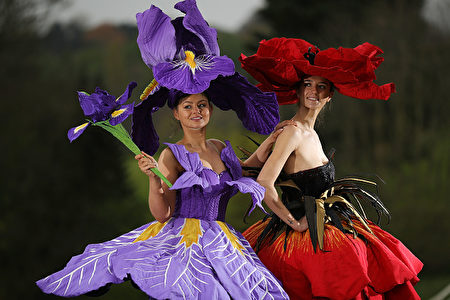 HARROGATE, ENGLAND - APRIL 19: Models Lauren Green (L) and Abi Moore pose for photographers as they wear an Iris and Poppy flower gowns designed by New Zealand artist, Jenny Gillies on April 19, 2017 in Harrogate, England. The flower gowns are just some of the many dresses being displayed at this year's Harrogate Spring Show between 20-23 April 2017. It is the first time that the creations by by the award winning New Zealand artist, Jenny Gillies have been displayed in the Northern Hemisphere . (Photo by Christopher Furlong/Getty Images)