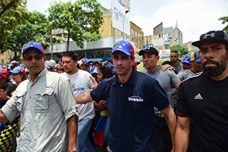 委國反對陣營領袖卡普利萊斯（Henrique Capriles，如圖中）。(RONALDO SCHEMIDT/AFP/Getty Images)