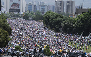 反对总统独裁 委国爆“示威之母”激烈抗议