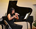 萧靖彤（Cassandra Hsiao）演奏台湾民谣。（萧靖彤提供）