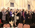 驻加拿大台北经济文化代表处4月4日晚间于渥太华“罗瑞尔城堡饭店”(Fairmont Chateau Laurier) 举办“2017年台湾之夜”(Taiwan Night 2017)晚会，这是代表处连续21年在加京举办的年度文化盛会，有近70位加国联邦参众议员，及政府官员、企业、学术、媒体友人及旅加台商代表共逾两百人出席。来宾们共叙友情，分享核心价值观。（梁耀/大纪元）