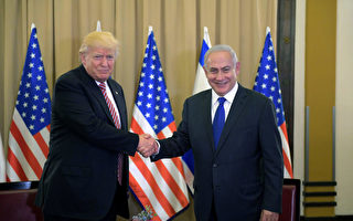 川普是第一位任期初期就出访以色列的美国总统，并且展示出四招“好平衡”外交功夫。图为川普与以色列总理内塔尼亚胡（Benjamin Netanyahu）会面。 (Amos Ben Gershom/GPO via Getty Images)