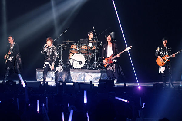 五月天赴「約」香港開唱 首場逾萬歌迷嗨翻