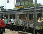 两游客遭集集火车撞击 男童伤势严重