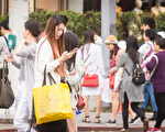 過馬路滑手機罰300元？台立委有疑慮暫保留