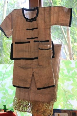 香蕉衣(噶瑪蘭族傳統手工藝品)。（謝月琴／大紀元）