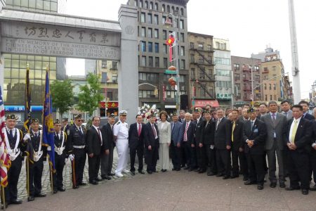趙小蘭特別赴華裔軍人忠烈坊獻花致意，感念華裔軍人對捍衛美國的自由而付出最大犧牲。