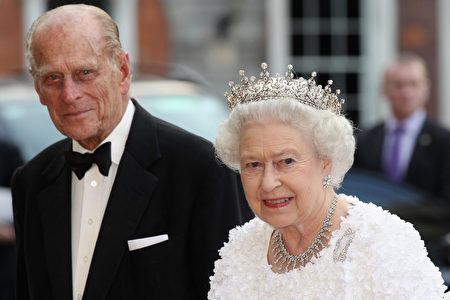DUBLIN, IRELAND - MAY 18: Queen Elizabeth II and Prince Philip, Duke of Edinburgh arrive to attend a State Banquet in Dublin Castle on May 18, 2011 in Dublin, Ireland. The Duke and Queen's visit to Ireland is the first by a monarch since 1911. An unprecedented security operation is taking place with much of the centre of Dublin turning into a car free zone. Republican dissident groups have made it clear they are intent on disrupting proceedings. (Photo by Oli Scarff/Getty Images)