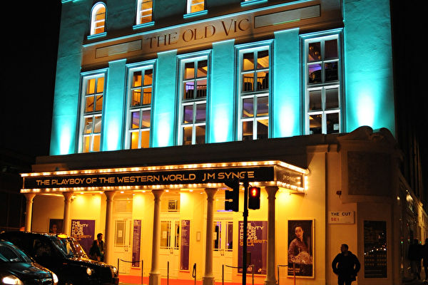 伦敦著名Old Vic剧院观众紧急撤出