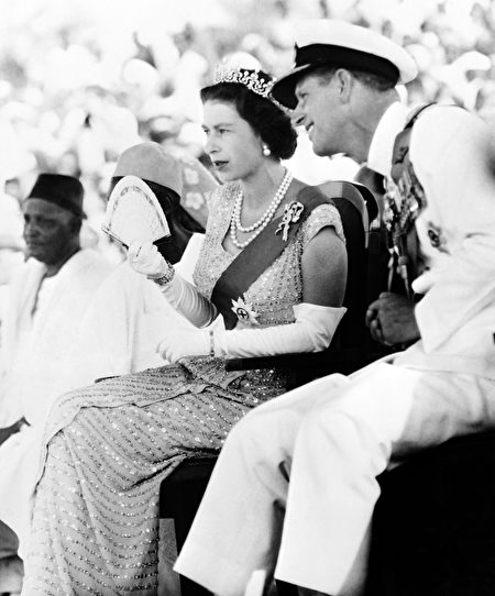 Britain's Queen Elizabeth II and Prince Philip, Duke of Edinburgh, watch on December 4, 1961 the Susu dancers as they visit the Northern Province of Sierra Leone. AFP PHOTO (Photo credit should read STRINGER/AFP/Getty Images)