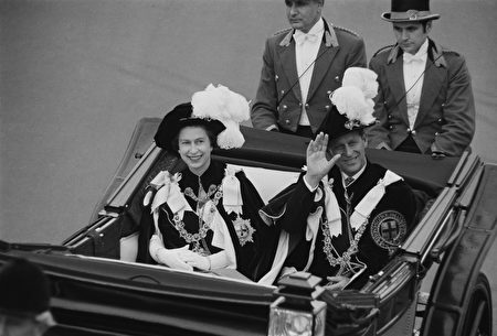 到目前为止，菲利普亲王已经代表王室出席了22,191次活动，并进行了637次国外单独访问。(Photo by Victor Blackman/Daily Express/Hulton Archive/Getty Images)