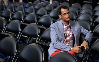 PHILADELPHIA, PA - JULY 26:  Former New York congressman Anthony Weiner attends the start of the second day of the Democratic National Convention at the Wells Fargo Center, July 26, 2016 in Philadelphia, Pennsylvania. An estimated 50,000 people are expected in Philadelphia, including hundreds of protesters and members of the media. The four-day Democratic National Convention kicked off July 25.  (Photo by Chip Somodevilla/Getty Images)