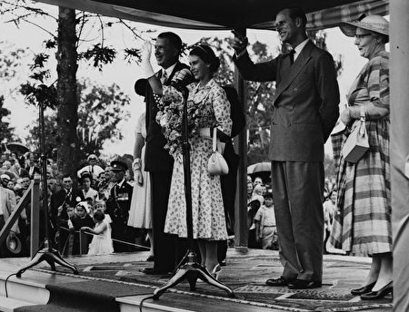 Queen Elizabeth II (centre) and the Duke of Edinburgh (right) waving to the gathered crowd, with the Mayor of Casino, Alderman Manyweathers (left), at Carrington Park, New South Wales, February 15th 1954. (Photo by Central Press/Hulton Archive/Getty Images)