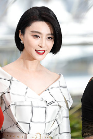 CANNES, FRANCE - MAY 17: Jury member Fan Bingbing attends the Jury photocall during the 70th annual Cannes Film Festival at Palais des Festivals on May 17, 2017 in Cannes, France. (Photo by Andreas Rentz/Getty Images)