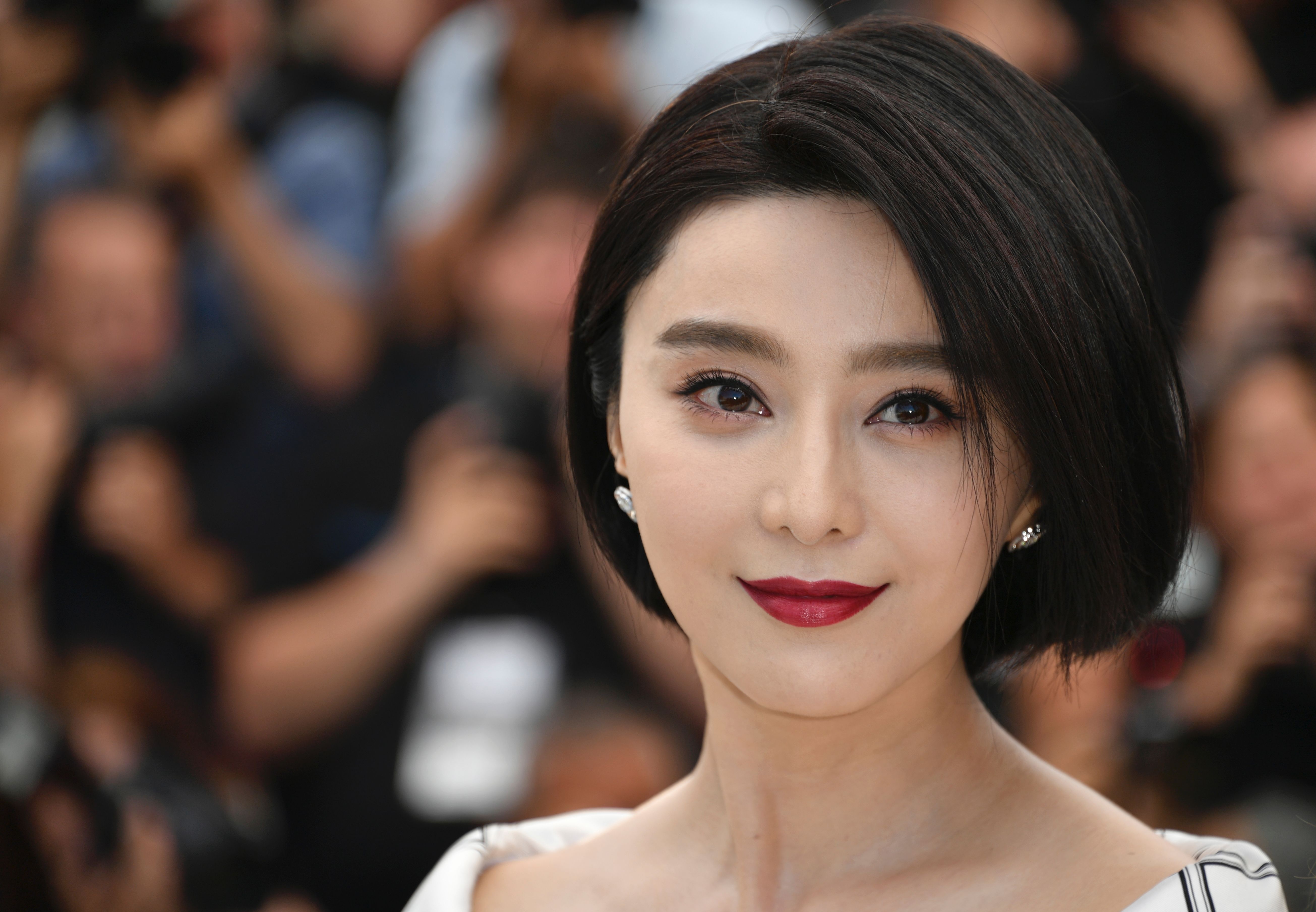 Chinese actress and member of the Feature Film jury Fan Bingbing poses on May 17, 2017 during a photocall ahead of the opening ceremony of the 70th edition of the Cannes Film Festival in Cannes, southern France. / AFP PHOTO / LOIC VENANCE (Photo credit should read LOIC VENANCE/AFP/Getty Images)